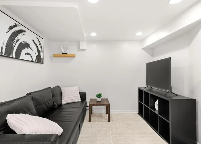 2br Garden In Lakeview Walk To Wrigley * Chicago