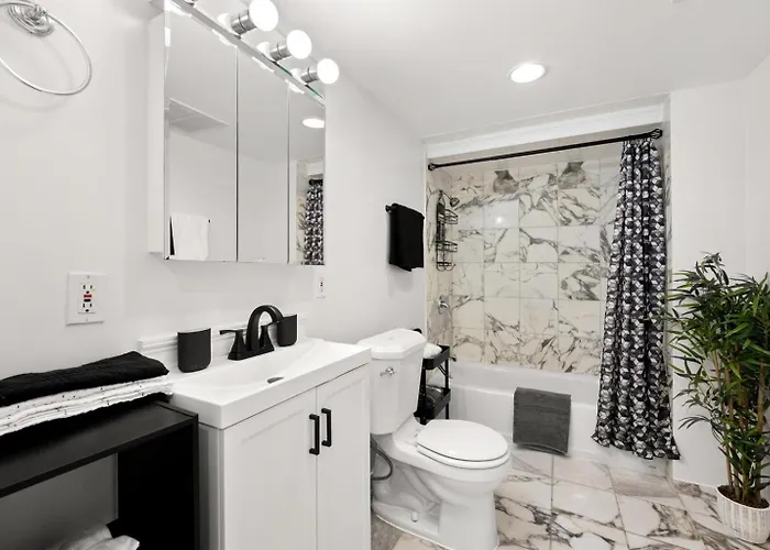 2br Garden In Lakeview Walk To Wrigley *