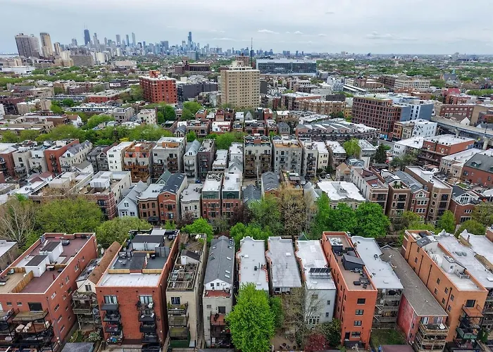 2br Garden In Lakeview Walk To Wrigley Chicago